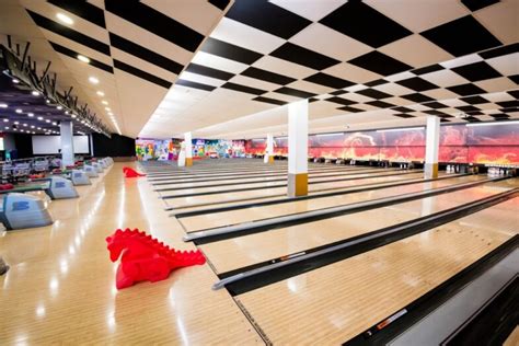 jugar bolos en barcelona|Las mejores boleras de Barcelona • Un buen día en Barcelona